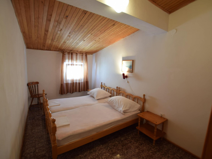 Bedroom 3, Comfortable Apartment With Balcony Near the Beach, Pag