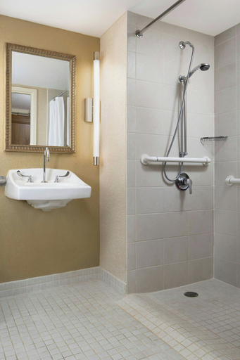Bathroom 4, The Lincoln Marriott Cornhusker Hotel, Lancaster