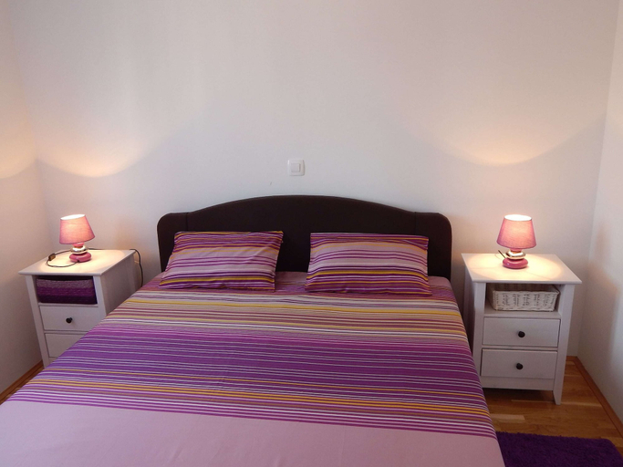 Bedroom 2, Homely Apartment in Trogir near Beach, Okrug