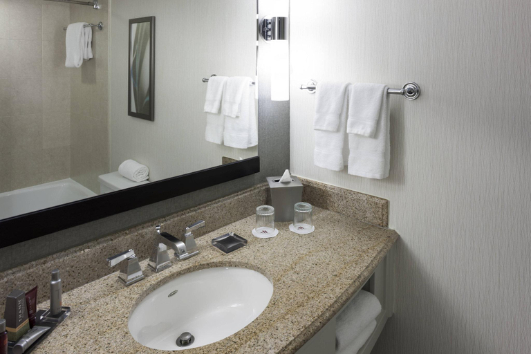 Bathroom, Fairfax Marriott at Fair Oaks, Fairfax
