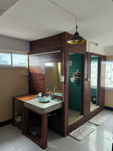 Bathroom 4, Hostel Baan Kuhn Yah โฮสเทลบ้านคุณย่า, Muang Chiang Mai