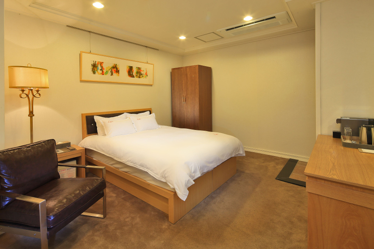 Bedroom 3, L&L Jeju Hotel, Jeju