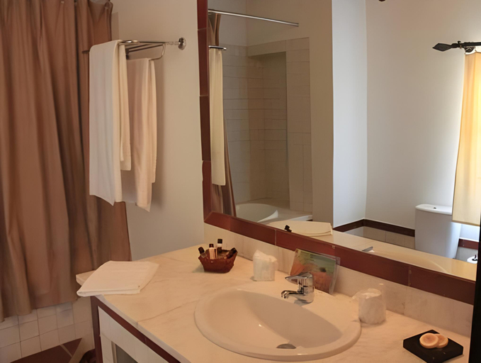 Bathroom 12