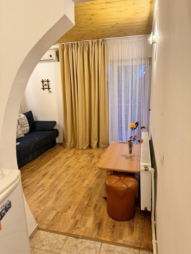 Others 4, Casa Silvia, Tuzla