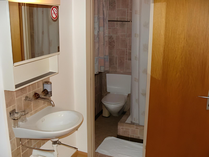 Bathroom 3, Gasthof National, Lebern