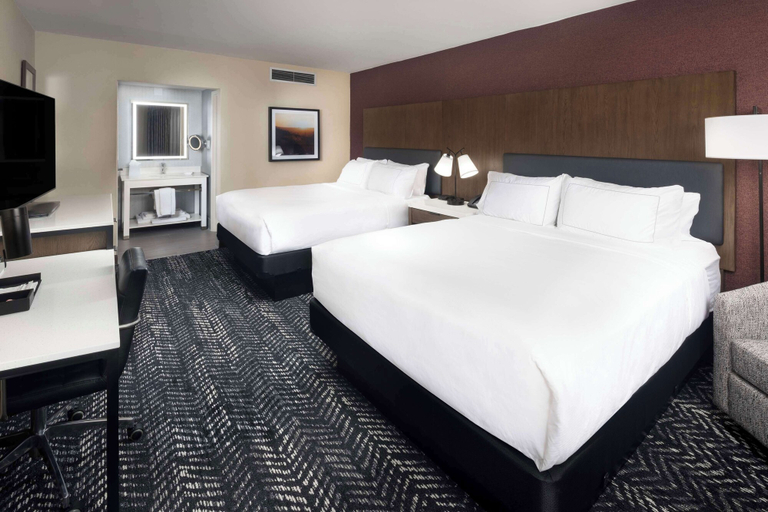 Bedroom 3, DoubleTree by Hilton Manhattan, KS, Riley