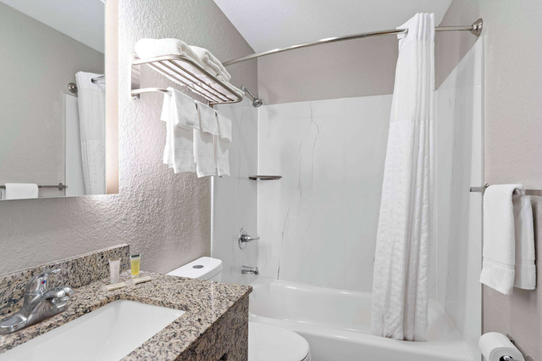 Bathroom 5, Super 8 by Wyndham Elizabethtown, Hardin