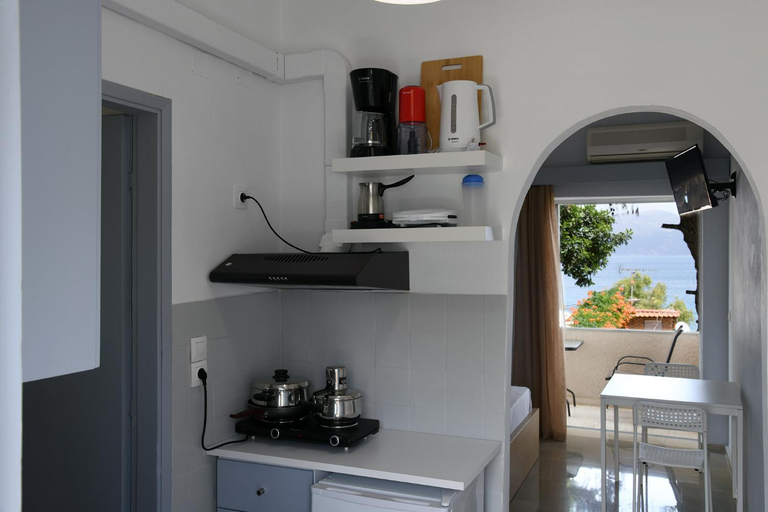 Others 3, Studios Αποστολης Selianitika, West Greece