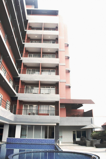 Exterior & Views 27