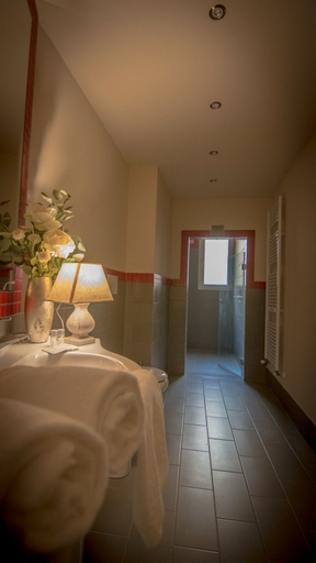 Others 5, Breathtaking 4BD Apt 5min Walk to Duomo, Florence