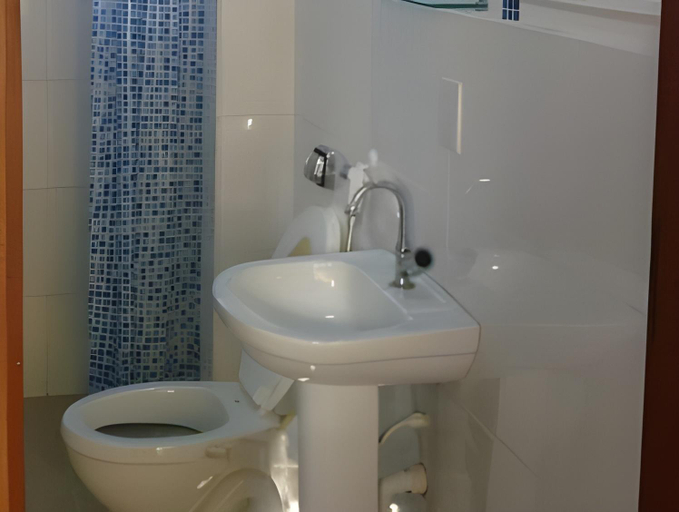 Bathroom 12