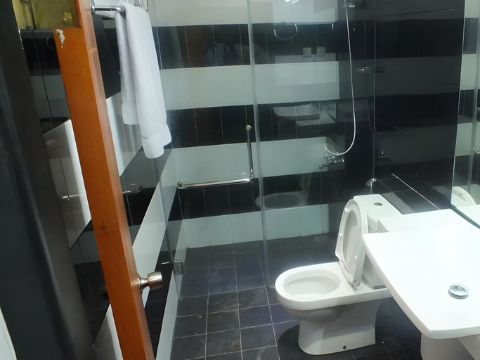 Bathroom 3, Subhas Tourist Hotel, Jaffna