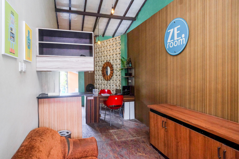 Public Area 5, RedDoorz near Lotte Mart Maguwoharjo Yogyakarta, Sleman