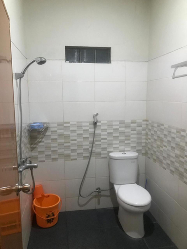 Bathroom 5, Guesthouse Arkeologi (temporarily closed), Bandung