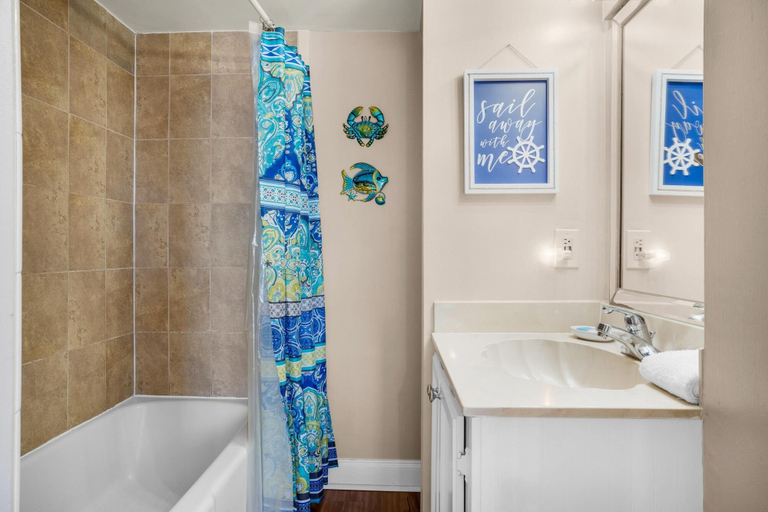 Bathroom 4, The Summit 1432, Bay