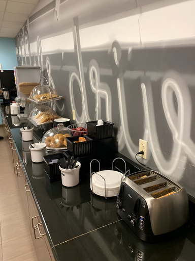 Food & Drinks 5, Super 8 by Wyndham Pennsville/Wilmington, Salem