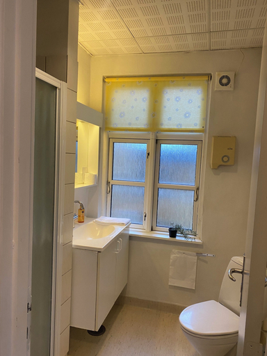 Bathroom 3, City Hotel Nattergalen Apartments, Odense