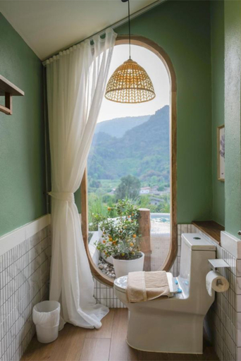Bathroom 3, Akha PhamiO, Mae Sai