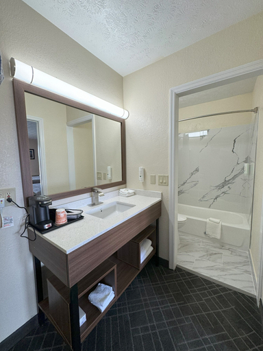 Bathroom 4, Quality Inn Mason Near Kings Island, Warren