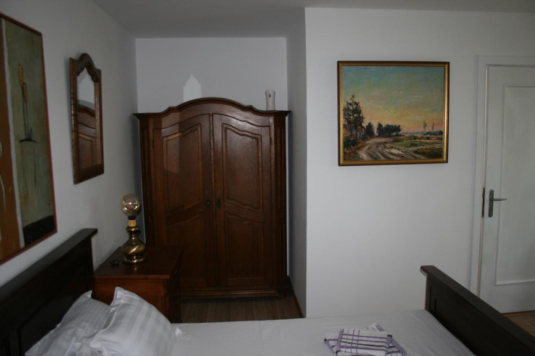 Others 5, Colev Rooms, Focsani