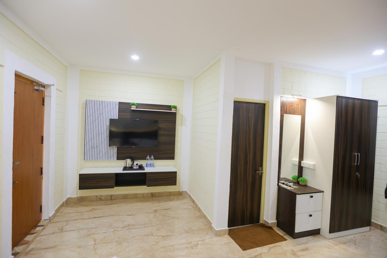 Others 3, Boomerank Inn, Ramanathapuram