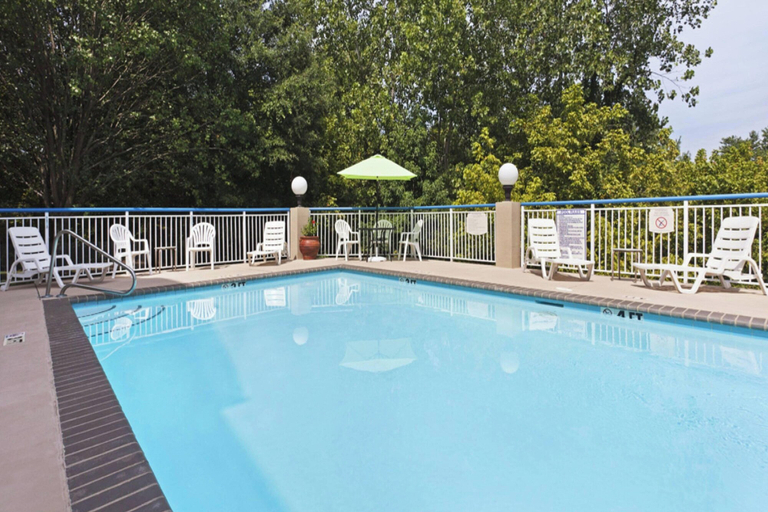 Sport & Beauty, Fairfield Inn by Marriott Arrowood, Mecklenburg
