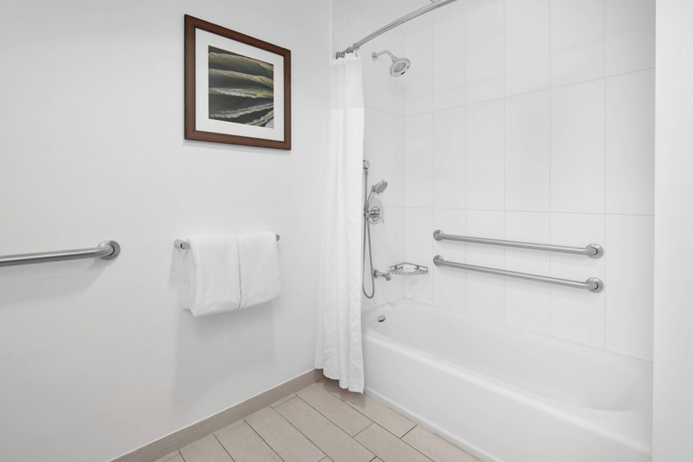Bathroom 5, Courtyard by Marriott Kingston, Jamaica