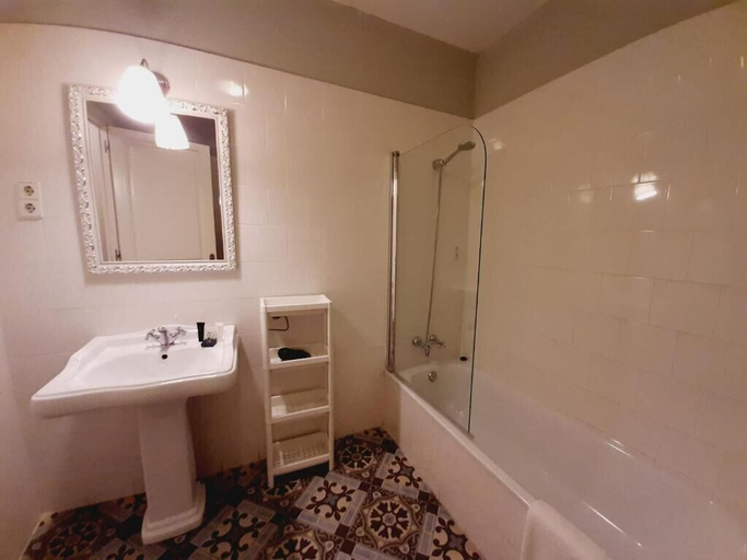 Bathroom 3, Hostal Lumine Suites by gaiarooms, Barcelona