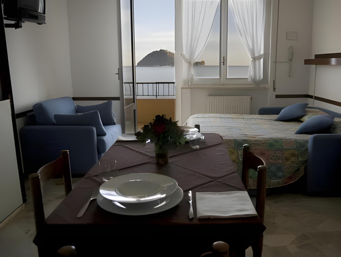 Dining Room 14