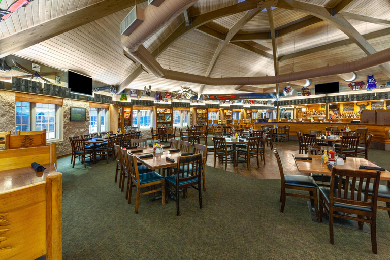 Food & Drinks 5, Pine Mountain Ski & Golf Resort, Dickinson