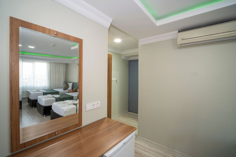 Bathroom 5, Hotel Simper, Fatih