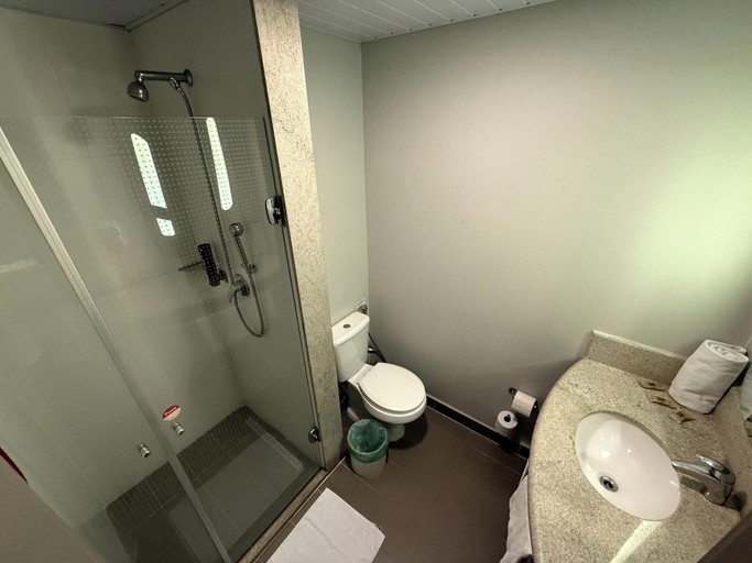 Bathroom 5, ibis Sao Paulo Ibirapuera, São Paulo