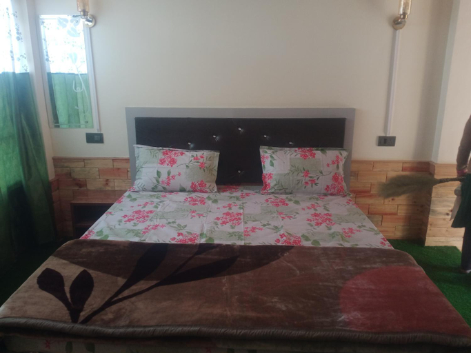 Bedroom 2, Krishna Kunj homestay, Shimla