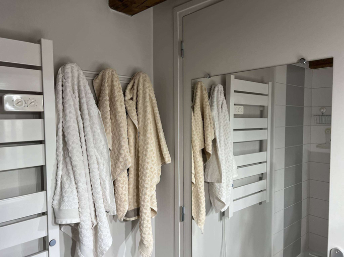 Bathroom 3, Gites de Gondières, Nièvre