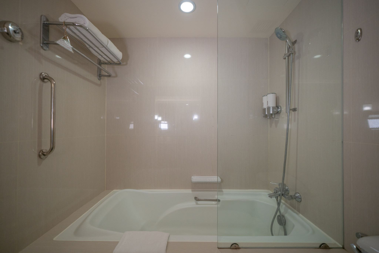 Bathroom 27