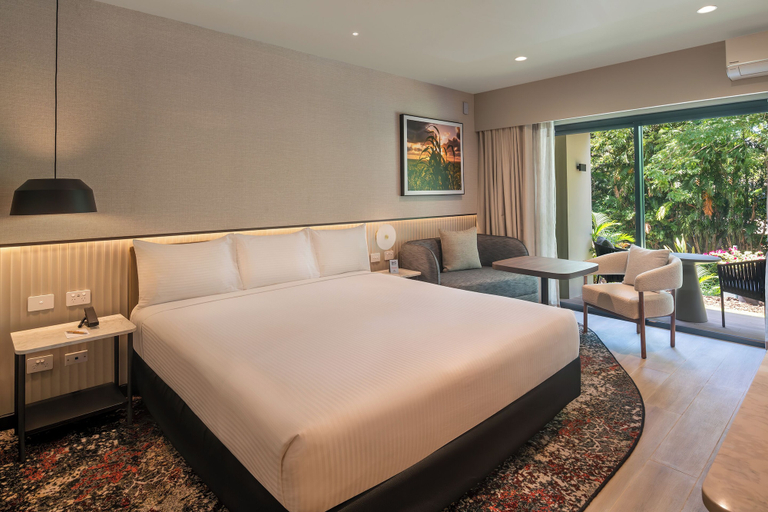 Bedroom 3, Tanoa International Hotel, Ba