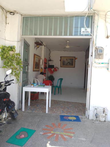 Others, Hostal cerca al mar, Tolú