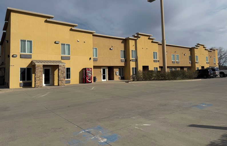 West Worth Inn and Suites, Tarrant