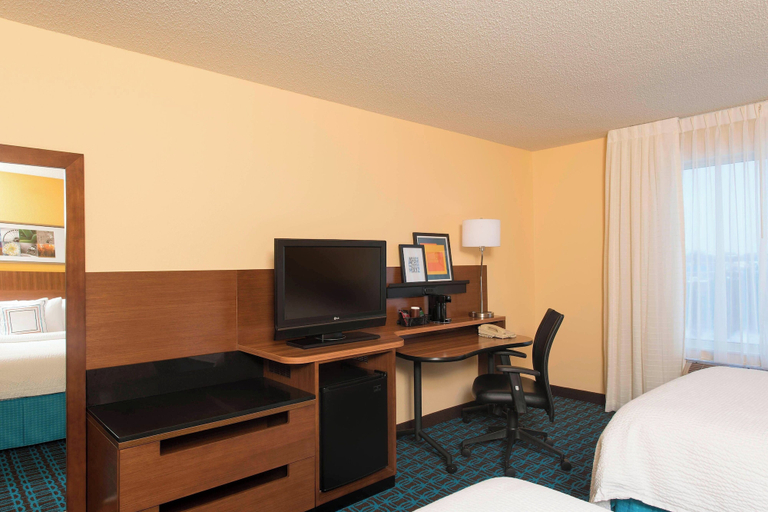 Bedroom 3, Fairfield Inn & Suites Chicago St. Charles, Kane
