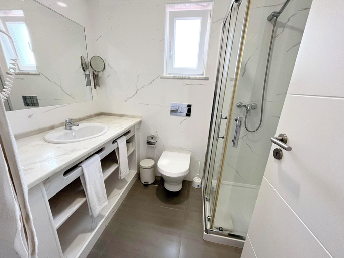 Bathroom 3, River Inn - Duna Parque Resorts & Hotels, Odemira