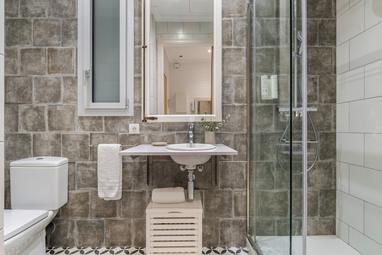 Bathroom 4, Fuster Apartments By Aspasios, Barcelona