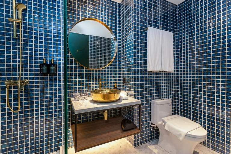 Bathroom 13