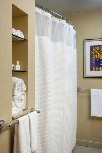 Bathroom 5, Courtyard by Marriott Ventura Simi Valley, Ventura