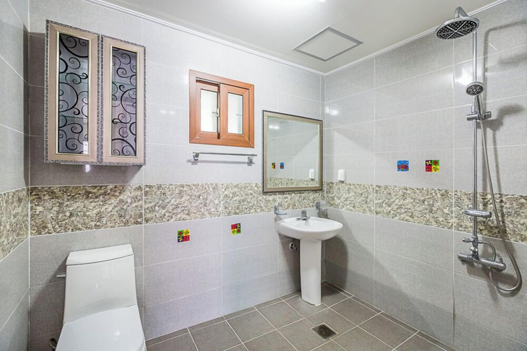 Bathroom 3, Neulpureun Pension, Yeongdeok