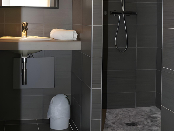 Bathroom 12