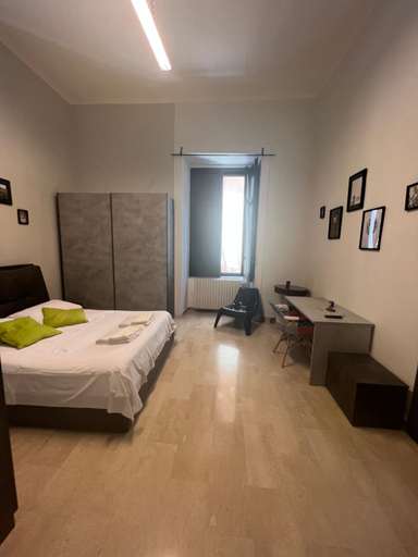 5, Bross apartament, Salerno