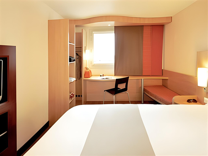 Bedroom 13