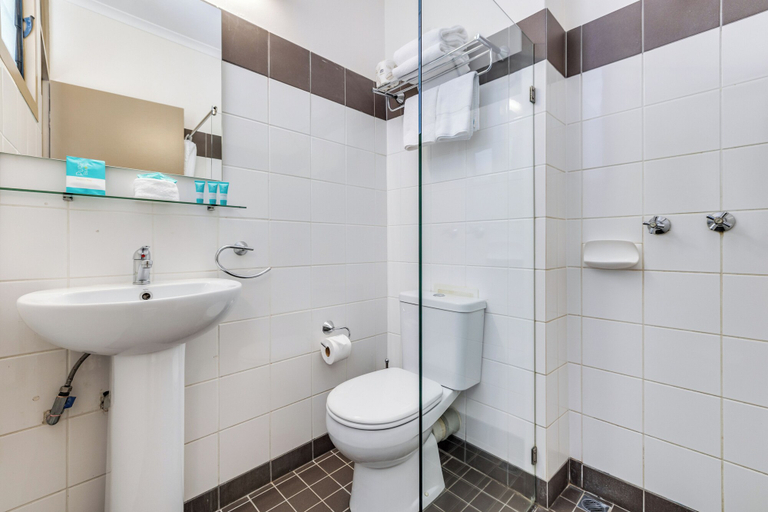 Bathroom 5, Vitina Studios by Argus, Darwin