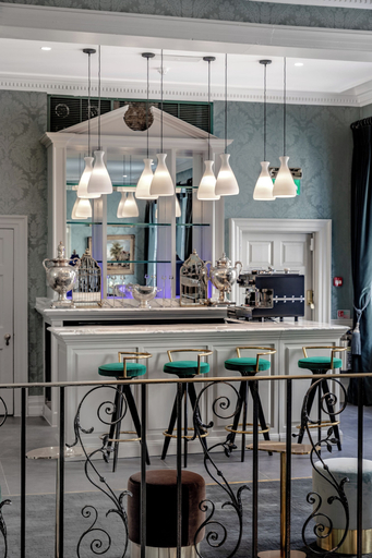 Food & Drinks 5, No. 30 Knightsbridge, London