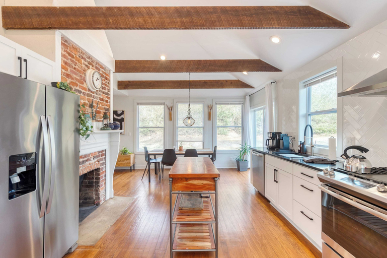 Others 4, Sage Lodge by Avantstay, Buncombe